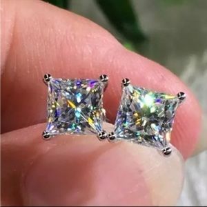 2.5 CARAT SQUARE PRINCESS DIAMOND STUD EARRINGS